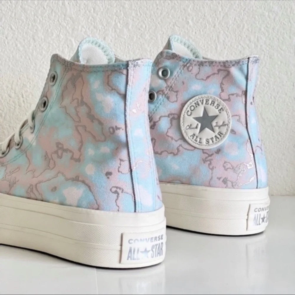 Converse CTAS LIFT Platform Women's High-Top Sneakers - Blue and‎ White